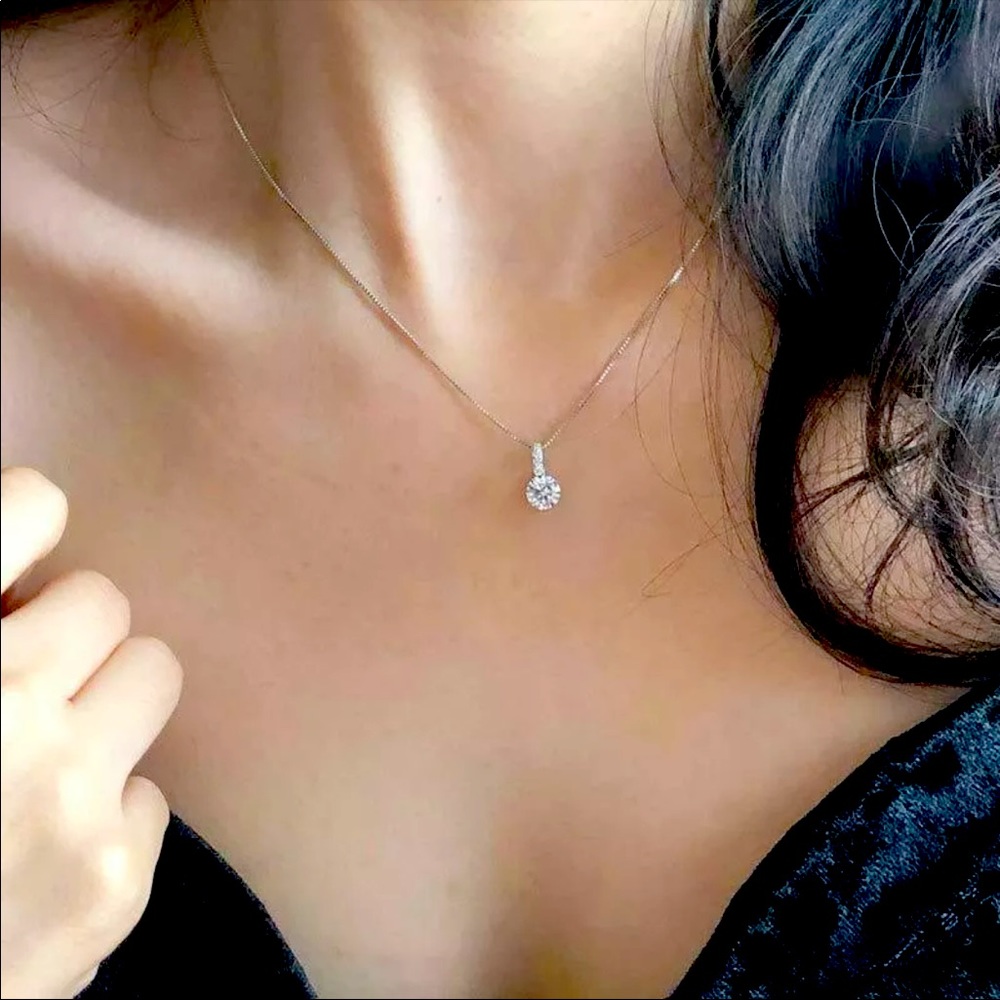 Diamond fashion necklace